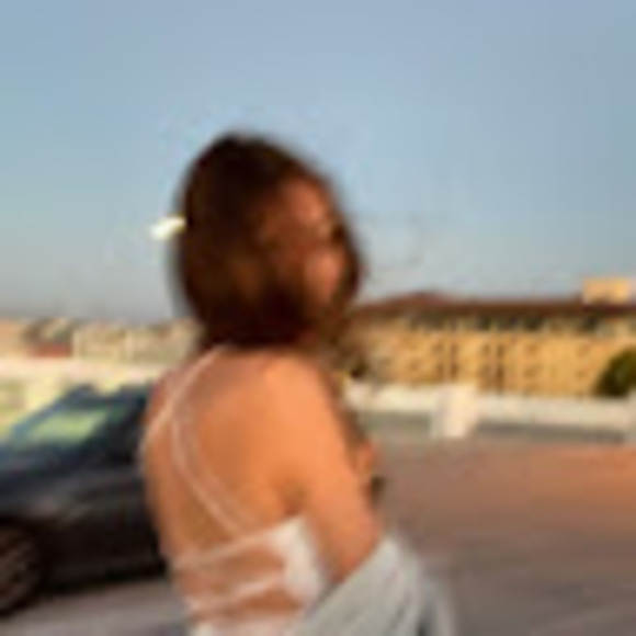 Meet your Posher, Gwyneth - Picture 1 of 1